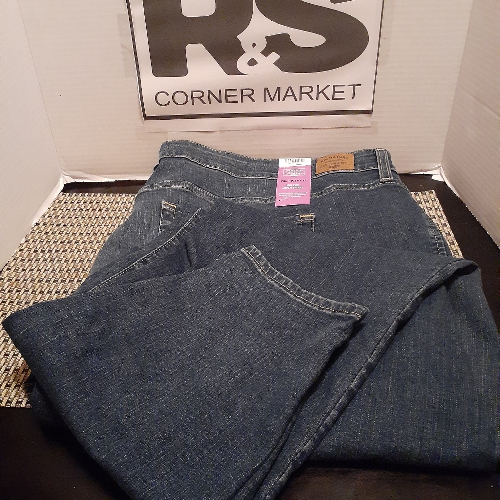 Women Levi's signature 28L  w39 L32 nwt